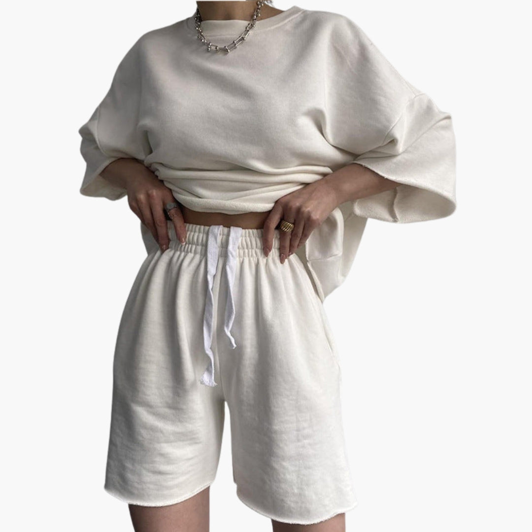 Ensemble de sport femme avec haut court et short à cordon