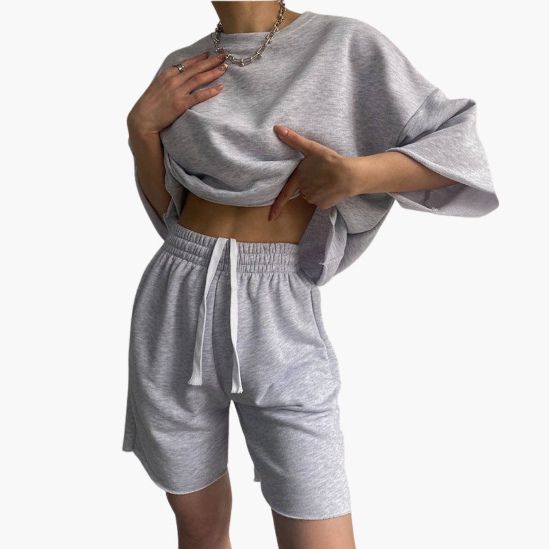 Ensemble de sport femme avec haut court et short à cordon