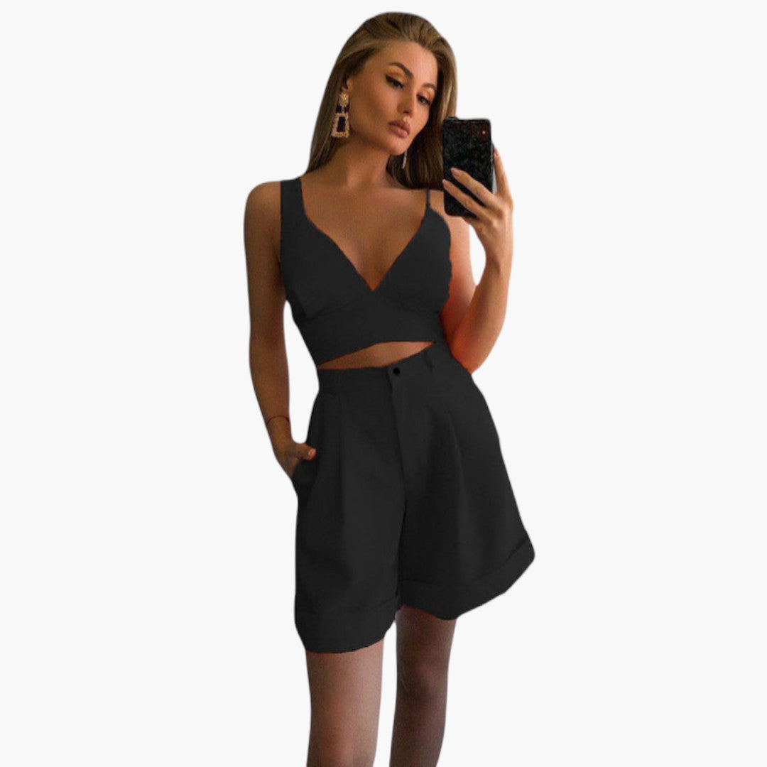 Ensemble femme avec haut court col V et short taille élastique