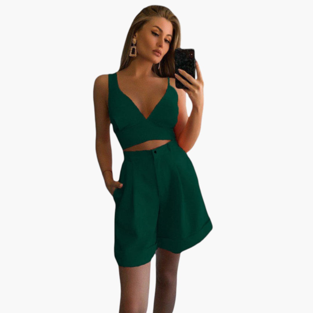 Ensemble femme avec haut court col V et short taille élastique