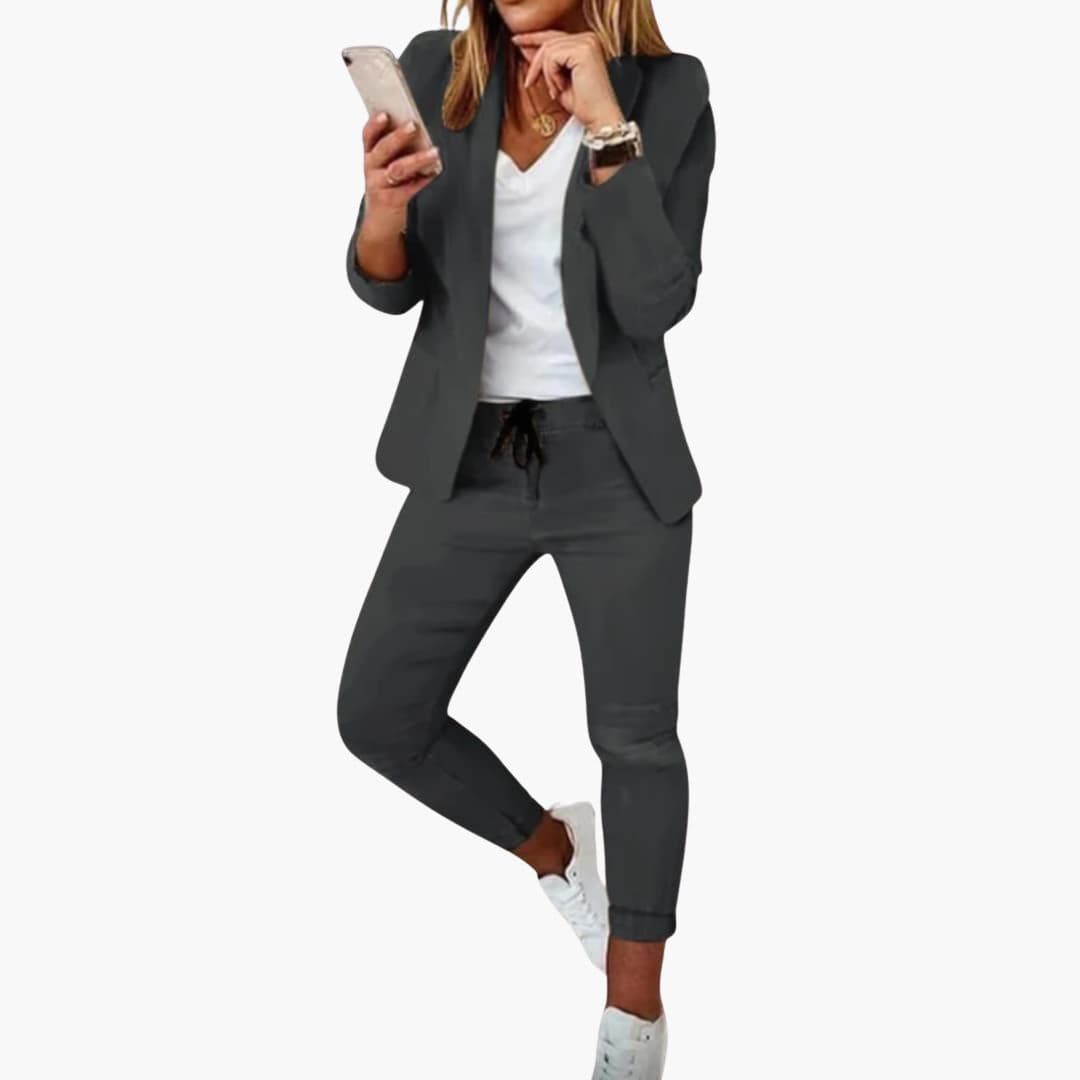 Ensemble femme avec veste et pantalon