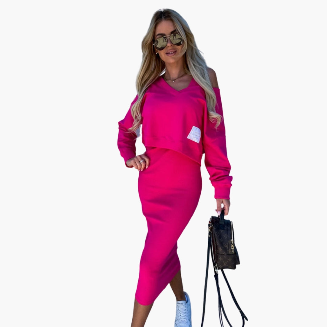 Ensemble femme deux pièces avec haut col en V et jupe