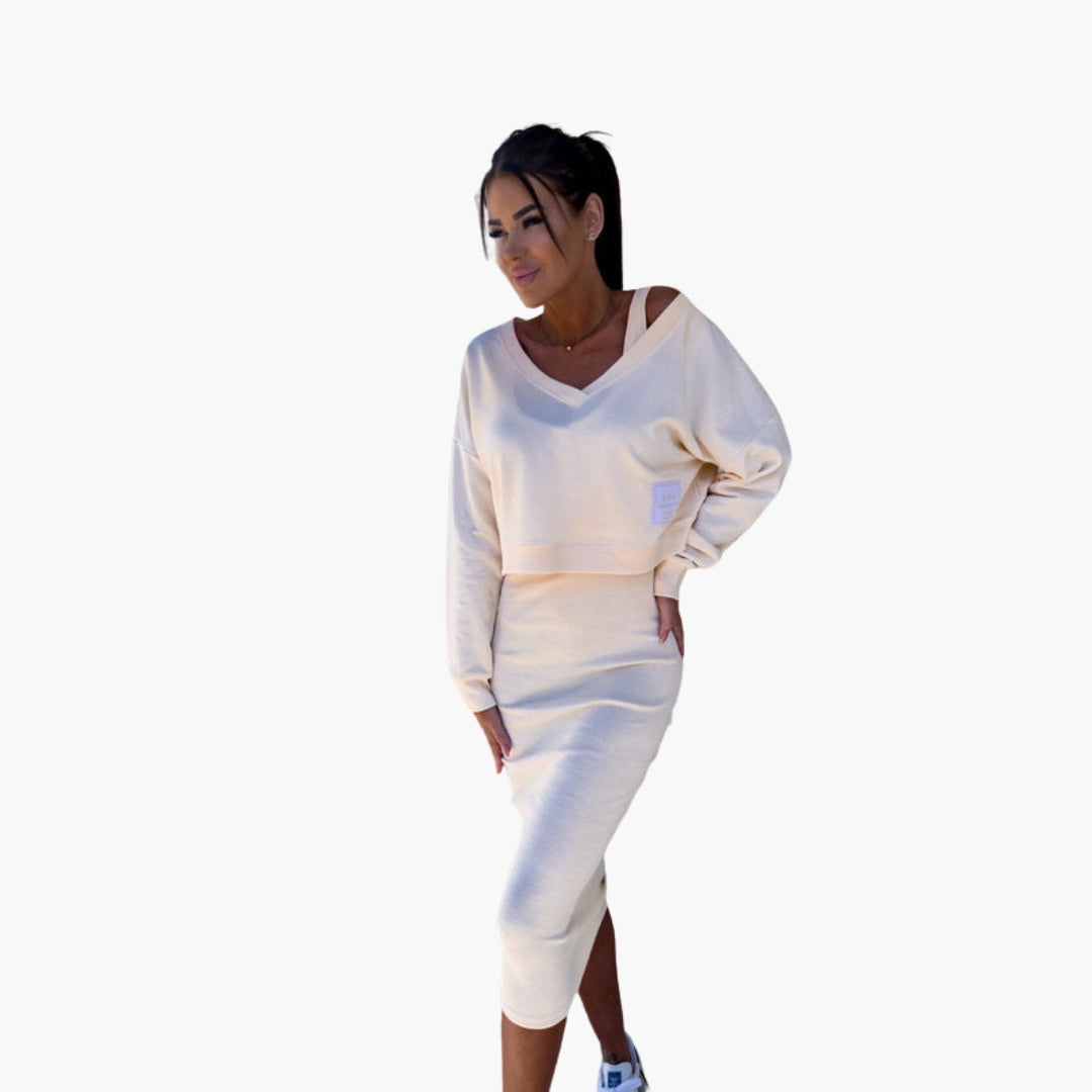 Ensemble femme deux pièces avec haut col en V et jupe
