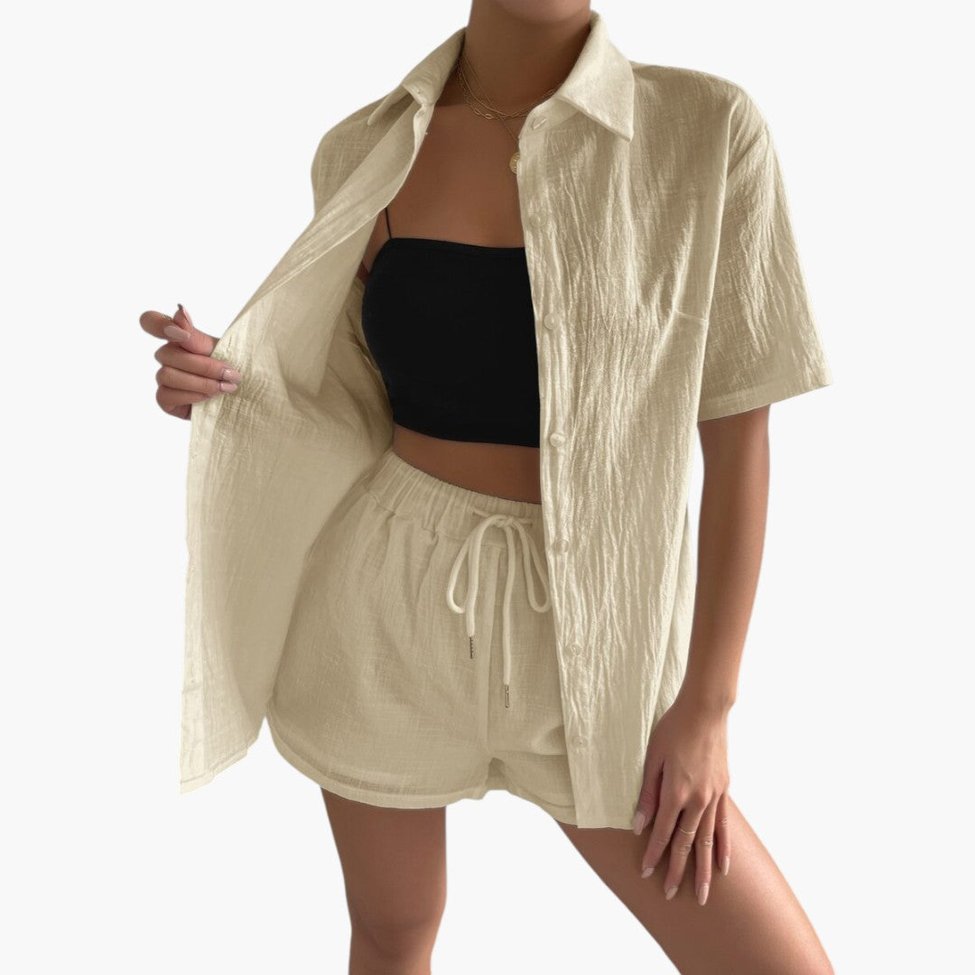 Ensemble femmes avec chemise légère et short