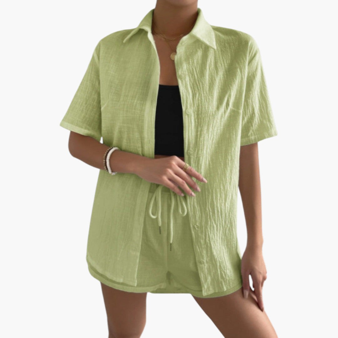 Ensemble femmes avec chemise légère et short