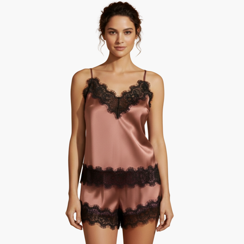 Ensemble pyjama femme en satin avec imprimé cœur et finitions en dentelle