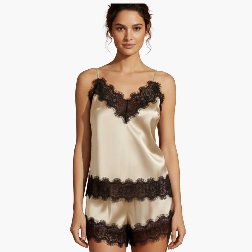 Ensemble pyjama femme en satin avec imprimé cœur et finitions en dentelle