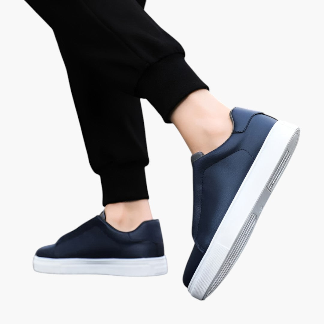 Herren Ledersneaker mit Schnürverschluss und profillierter Sohle