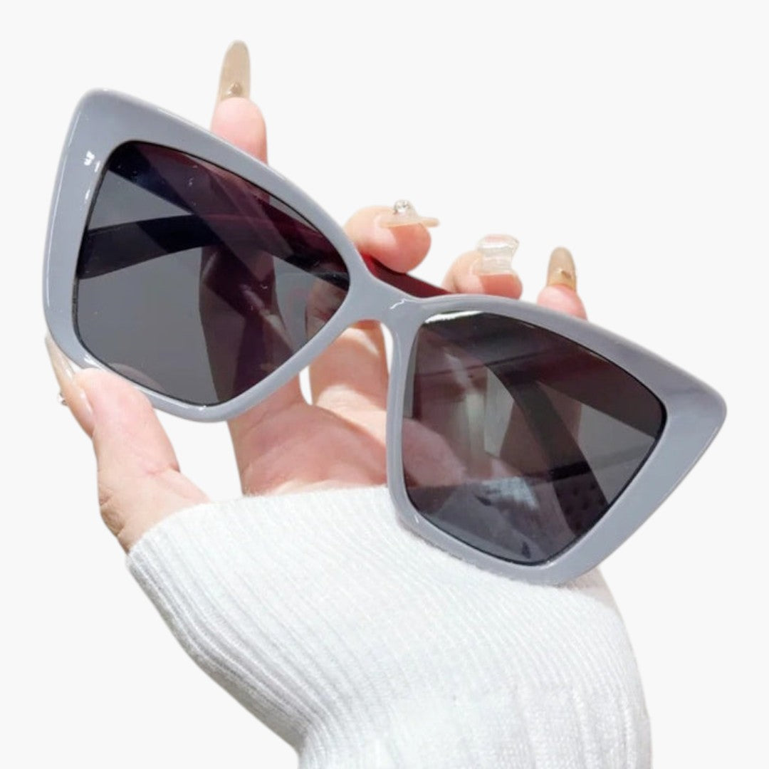 Lunettes de soleil femmes a forme cat eye et verres teintés