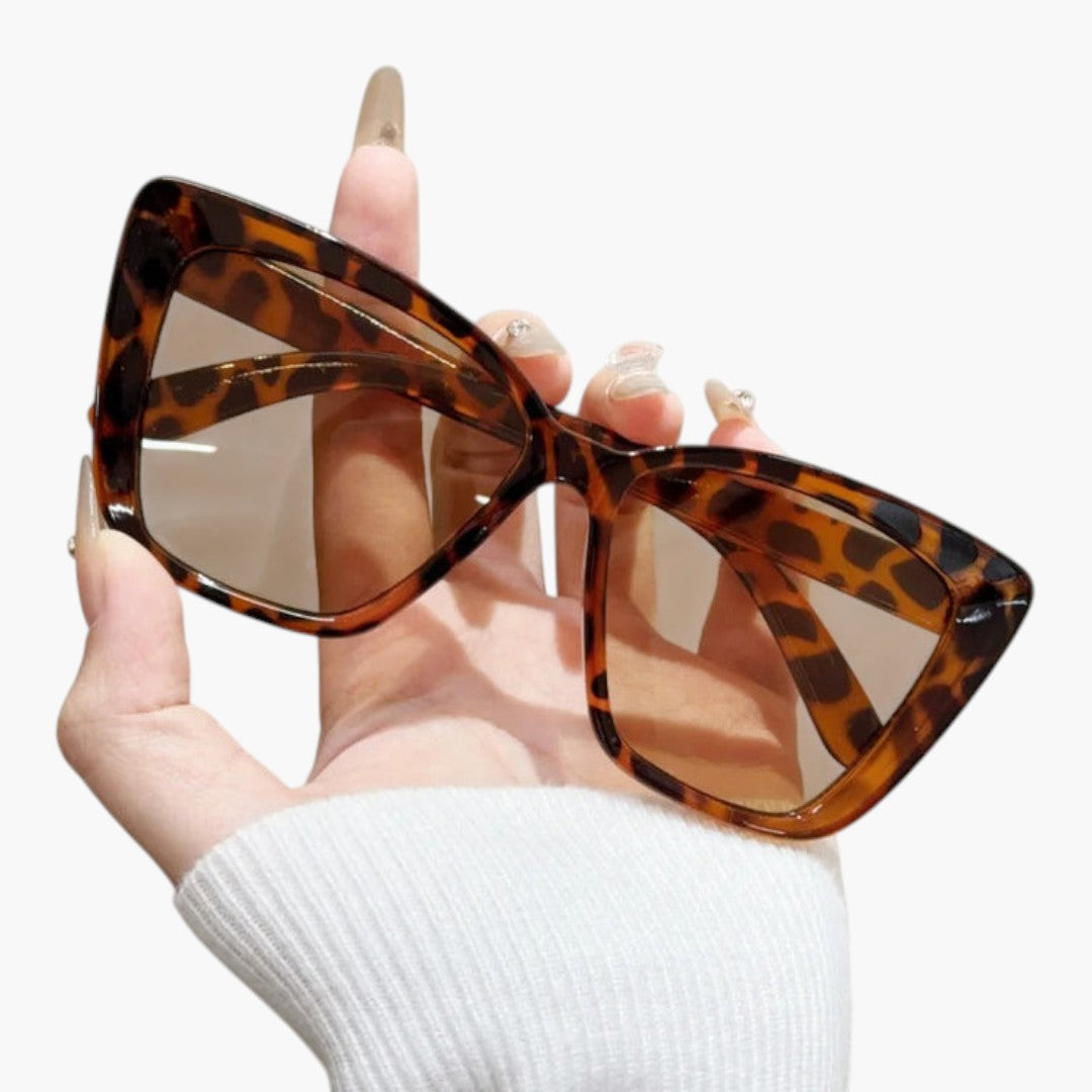 Lunettes de soleil femmes a forme cat eye et verres teintés