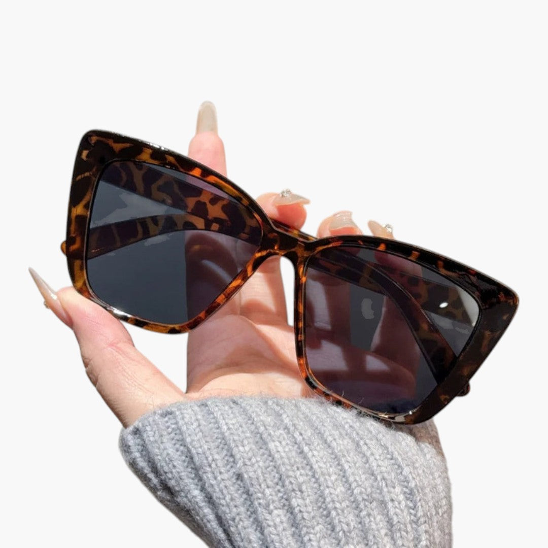 Lunettes de soleil femmes a forme cat eye et verres teintés