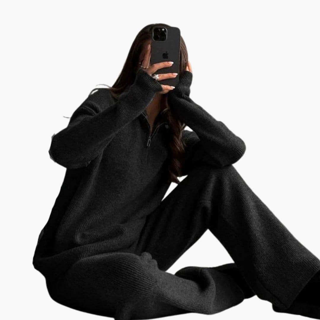Women's ribbed pullover with mock neck and short zip