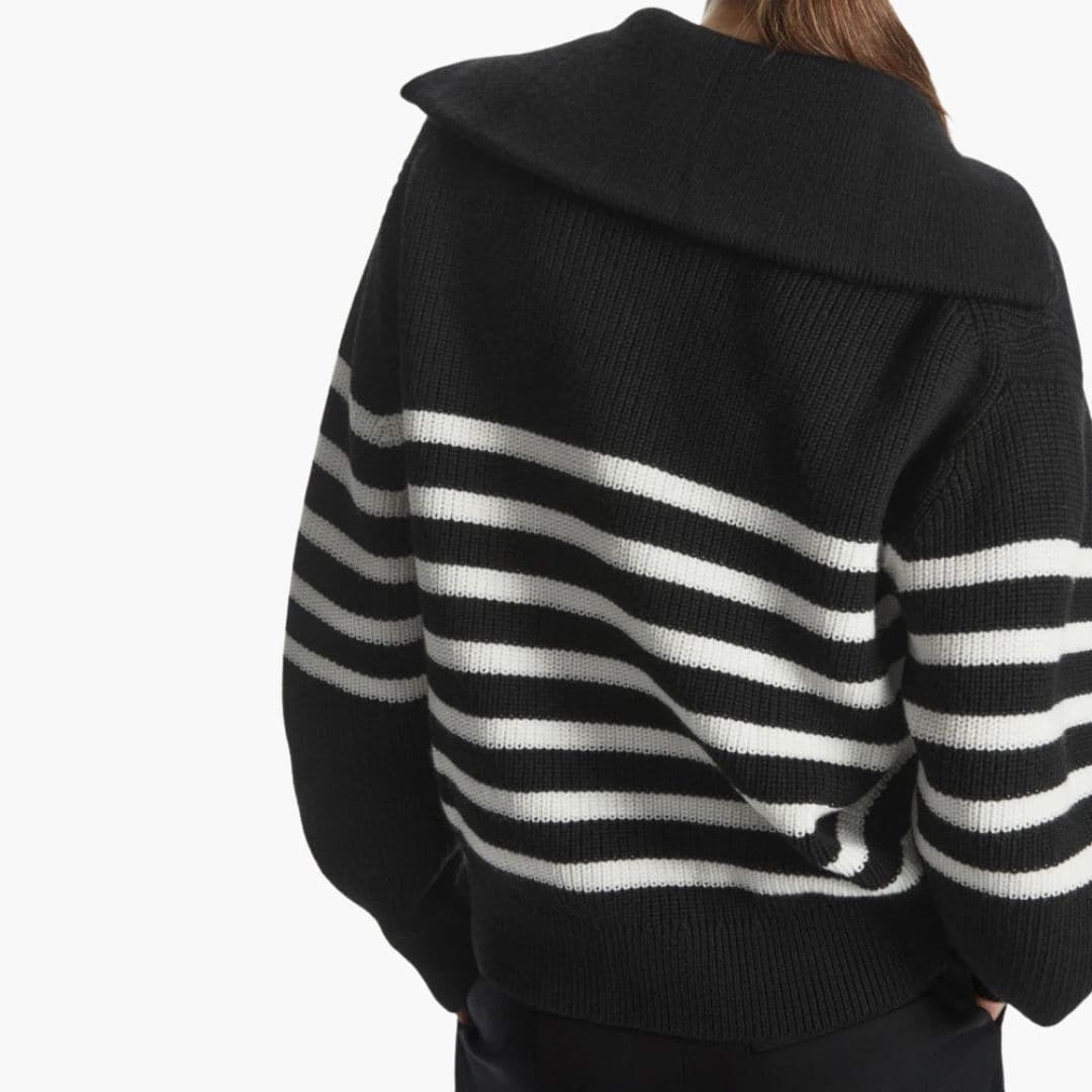 Sweter damski w paski z zamkiem i prążkowanym kołnierzem