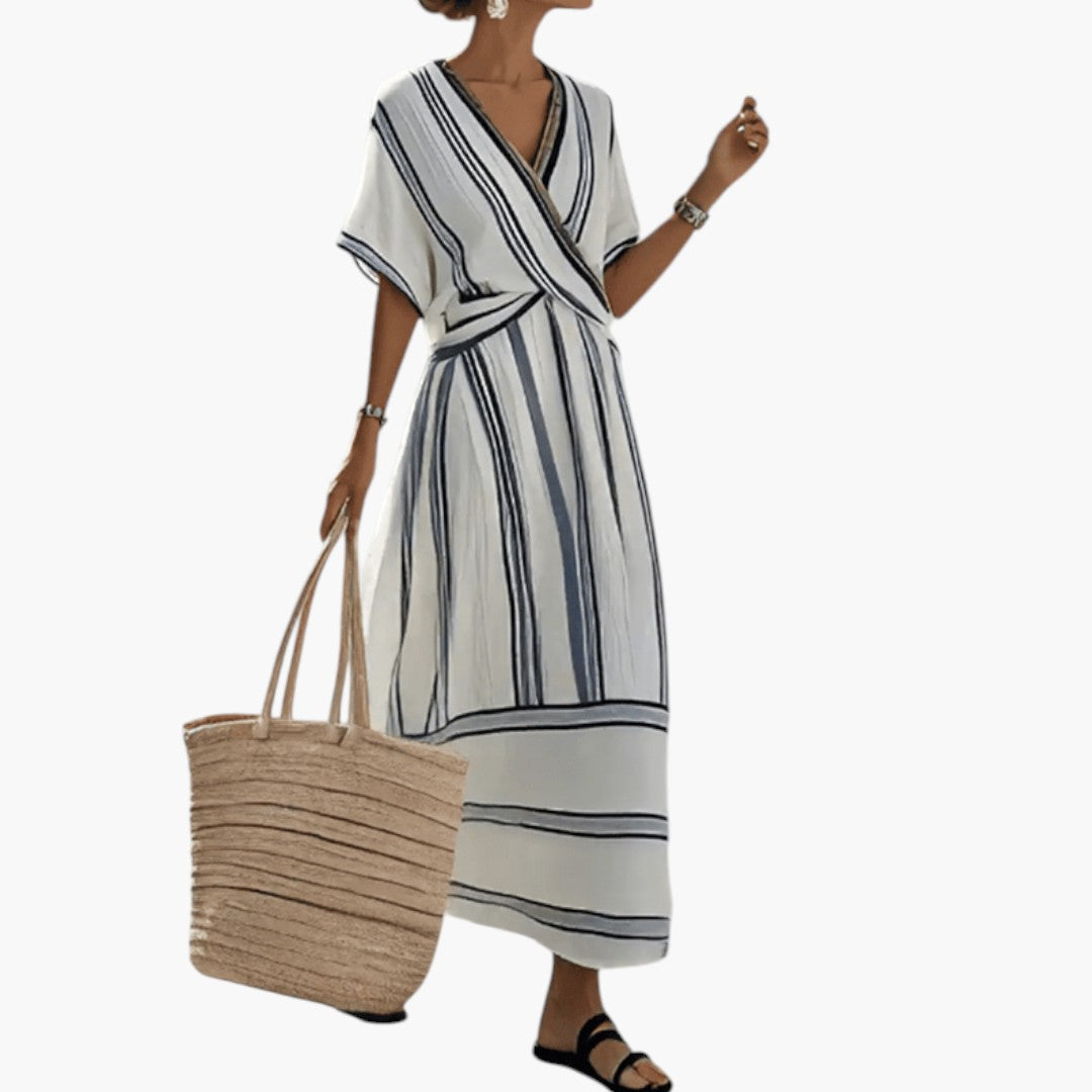 Vestido maxi feminino com corte fluido e mangas curtas