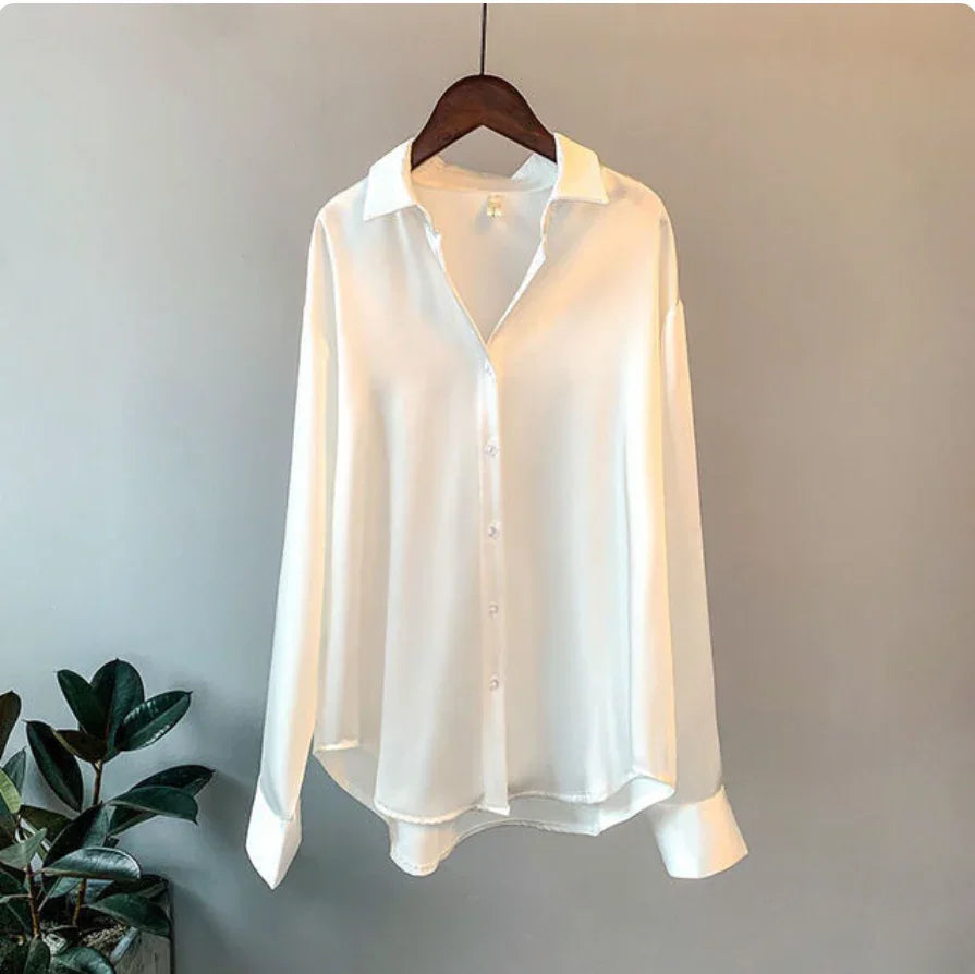 Chemise femme toucher doux | Col classique et patte boutonnée | Coupe moderne polyvalente jour soir