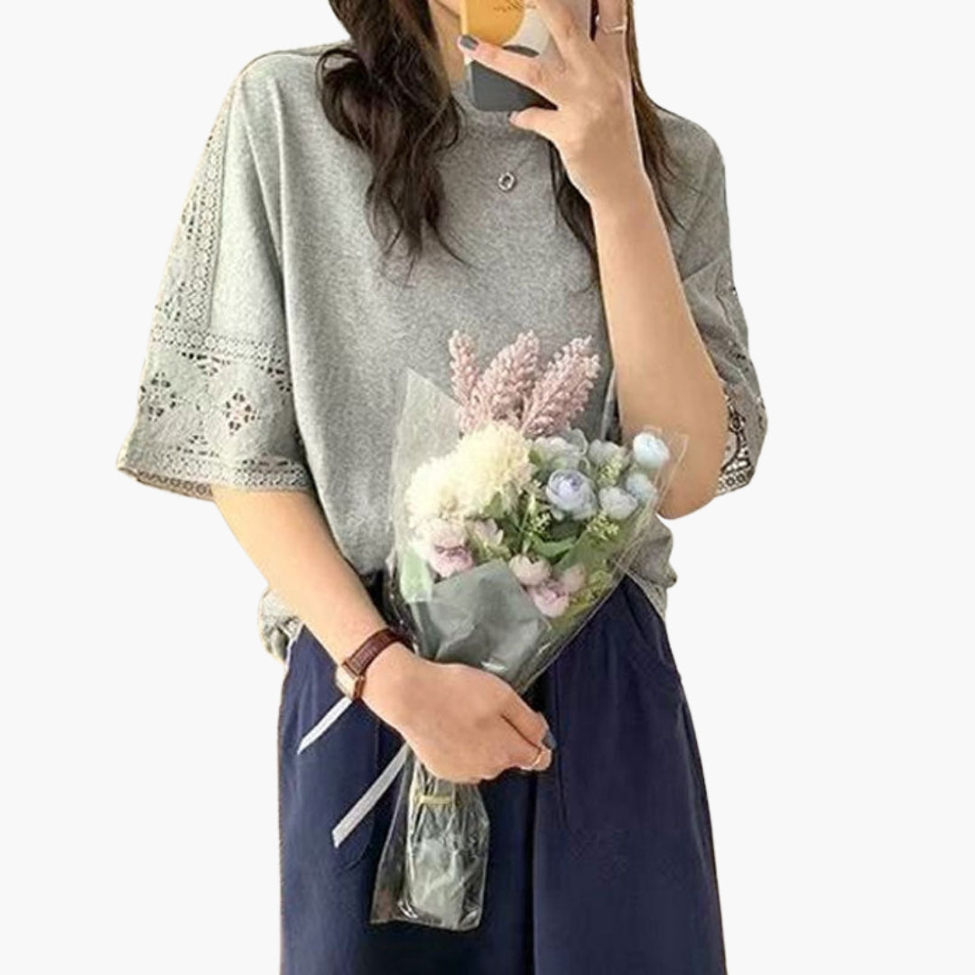 Women's round-neck shirt with lace sleeves and hem